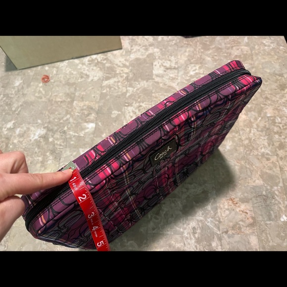 Coach large tote with laptop case and matching small accessory case - Picture 10 of 16